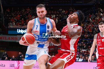 2024-10-06 - Miralem Halilovic (Banco di Sardegna Sassari) & Zack LeDay (EA7 Emporio Armani Olimpia Milano) - EA7 EMPORIO ARMANI MILANO VS BANCO DI SARDEGNA SASSARI - ITALIAN SERIE A - BASKETBALL