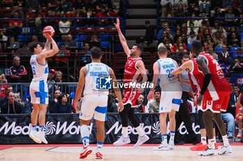 2024-10-06 - Giovanni Veronesi (Banco di Sardegna Sassari) - EA7 EMPORIO ARMANI MILANO VS BANCO DI SARDEGNA SASSARI - ITALIAN SERIE A - BASKETBALL