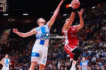 2024-10-06 - Stefano Tonut (EA7 Emporio Armani Olimpia Milano) & Eimantas Bendzius (Banco di Sardegna Sassari) - EA7 EMPORIO ARMANI MILANO VS BANCO DI SARDEGNA SASSARI - ITALIAN SERIE A - BASKETBALL