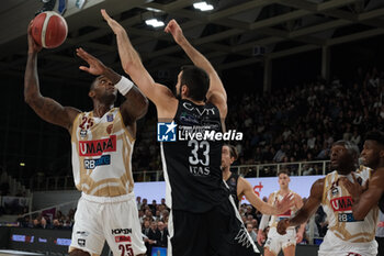 2024-10-05 - Aamir Simms of Umana Reyer Venezia in action during the match between Dolomiti Energia Trentino and Umana Reyer Venezia, regular season of LBA UnipolSai A1 Italian Basketball Championship 2024/2025 at il T Quotidiano Arena on October 5, 2024, Trento, Italy. - DOLOMITI ENERGIA TRENTINO VS UMANA REYER VENEZIA - ITALIAN SERIE A - BASKETBALL