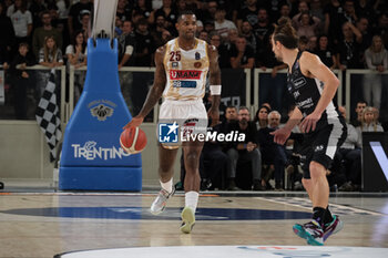 2024-10-05 - Aamir Simms of Umana Reyer Venezia carries the ball during the match between Dolomiti Energia Trentino and Umana Reyer Venezia, regular season of LBA UnipolSai A1 Italian Basketball Championship 2024/2025 at il T Quotidiano Arena on October 5, 2024, Trento, Italy. - DOLOMITI ENERGIA TRENTINO VS UMANA REYER VENEZIA - ITALIAN SERIE A - BASKETBALL