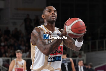 2024-10-05 - Aamir Simms of Umana Reyer Venezia at free throw during the match between Dolomiti Energia Trentino and Umana Reyer Venezia, regular season of LBA UnipolSai A1 Italian Basketball Championship 2024/2025 at il T Quotidiano Arena on October 5, 2024, Trento, Italy. - DOLOMITI ENERGIA TRENTINO VS UMANA REYER VENEZIA - ITALIAN SERIE A - BASKETBALL