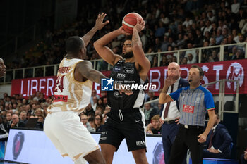 2024-10-05 - Anthony Lamb of Dolomiti Energia Trentino in action during the match between Dolomiti Energia Trentino and Umana Reyer Venezia, regular season of LBA UnipolSai A1 Italian Basketball Championship 2024/2025 at il T Quotidiano Arena on October 5, 2024, Trento, Italy. - DOLOMITI ENERGIA TRENTINO VS UMANA REYER VENEZIA - ITALIAN SERIE A - BASKETBALL