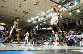 2024-10-05 - Dunk of Mfiondu Kabengele of Umana Reyer Venezia in action during the match between Dolomiti Energia Trentino and Umana Reyer Venezia, regular season of LBA UnipolSai A1 Italian Basketball Championship 2024/2025 at il T Quotidiano Arena on October 5, 2024, Trento, Italy. - DOLOMITI ENERGIA TRENTINO VS UMANA REYER VENEZIA - ITALIAN SERIE A - BASKETBALL