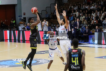 2024-10-06 - Paul Eboua (Vanoli Cremona) - VANOLI BASKET CREMONA VS UNAHOTELS REGGIO EMILIA - ITALIAN SERIE A - BASKETBALL