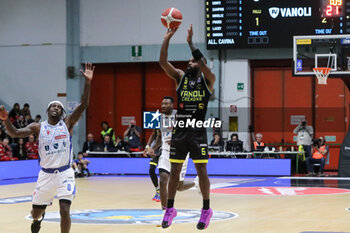 2024-10-06 - Corey Davis (Vanoli Cremona) - VANOLI BASKET CREMONA VS UNAHOTELS REGGIO EMILIA - ITALIAN SERIE A - BASKETBALL