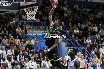 2024-10-06 - Tariq Owens (Vanoli Cremona) - VANOLI BASKET CREMONA VS UNAHOTELS REGGIO EMILIA - ITALIAN SERIE A - BASKETBALL