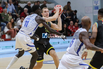 2024-10-06 - Federico Poser (Vanoli Cremona) - VANOLI BASKET CREMONA VS UNAHOTELS REGGIO EMILIA - ITALIAN SERIE A - BASKETBALL