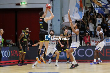 2024-10-06 - Stefan Nikolic (Vanoli Cremona) - VANOLI BASKET CREMONA VS UNAHOTELS REGGIO EMILIA - ITALIAN SERIE A - BASKETBALL