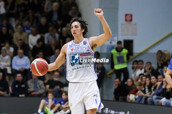 2024-10-06 - Lorenzo Uglietti (UnaHotels Reggio Emilia) - VANOLI BASKET CREMONA VS UNAHOTELS REGGIO EMILIA - ITALIAN SERIE A - BASKETBALL