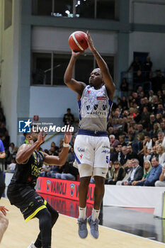 2024-10-06 - Cassius Winston (UnaHotels Reggio Emilia) - VANOLI BASKET CREMONA VS UNAHOTELS REGGIO EMILIA - ITALIAN SERIE A - BASKETBALL