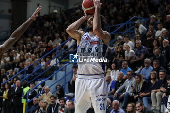 2024-10-06 - Michele Vitali (UnaHotels Reggio Emilia) - VANOLI BASKET CREMONA VS UNAHOTELS REGGIO EMILIA - ITALIAN SERIE A - BASKETBALL