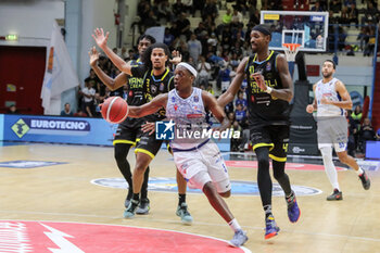 2024-10-06 - Cassius Winston (UnaHotels Reggio Emilia) - VANOLI BASKET CREMONA VS UNAHOTELS REGGIO EMILIA - ITALIAN SERIE A - BASKETBALL