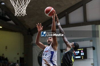 2024-10-06 - Kwan Cheatham (UnaHotels Reggio Emilia) - VANOLI BASKET CREMONA VS UNAHOTELS REGGIO EMILIA - ITALIAN SERIE A - BASKETBALL