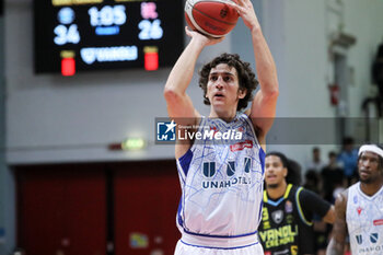 2024-10-06 - Lorenzo Uglietti (UnaHotels Reggio Emilia) - VANOLI BASKET CREMONA VS UNAHOTELS REGGIO EMILIA - ITALIAN SERIE A - BASKETBALL