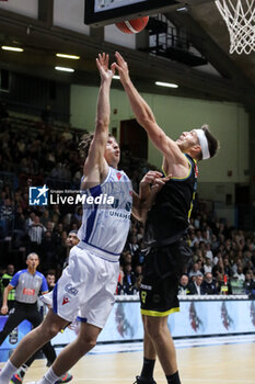 2024-10-06 - Lorenzo Uglietti (UnaHotels Reggio Emilia) - VANOLI BASKET CREMONA VS UNAHOTELS REGGIO EMILIA - ITALIAN SERIE A - BASKETBALL