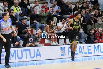 2024-10-06 - Trevor Lacey (Vanoli Cremona) - VANOLI BASKET CREMONA VS UNAHOTELS REGGIO EMILIA - ITALIAN SERIE A - BASKETBALL