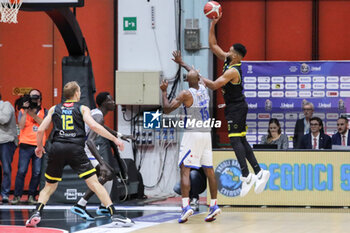 2024-10-06 - Phil Booth (Vanoli Cremona) - VANOLI BASKET CREMONA VS UNAHOTELS REGGIO EMILIA - ITALIAN SERIE A - BASKETBALL