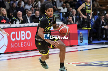 2024-10-06 - Tajion Jones (Vanoli Cremona) - VANOLI BASKET CREMONA VS UNAHOTELS REGGIO EMILIA - ITALIAN SERIE A - BASKETBALL