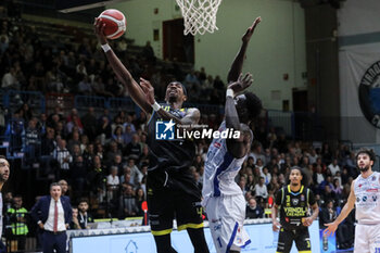 2024-10-06 - Tariq Owens (Vanoli Cremona) - VANOLI BASKET CREMONA VS UNAHOTELS REGGIO EMILIA - ITALIAN SERIE A - BASKETBALL