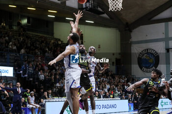 2024-10-06 - Corey Davis (Vanoli Cremona) - VANOLI BASKET CREMONA VS UNAHOTELS REGGIO EMILIA - ITALIAN SERIE A - BASKETBALL