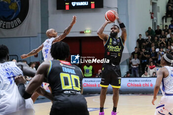 2024-10-06 - Corey Davis (Vanoli Cremona) - VANOLI BASKET CREMONA VS UNAHOTELS REGGIO EMILIA - ITALIAN SERIE A - BASKETBALL