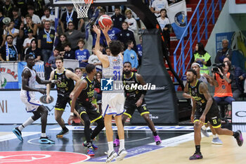 2024-10-06 - Michele Vitali (UnaHotels Reggio Emilia) - VANOLI BASKET CREMONA VS UNAHOTELS REGGIO EMILIA - ITALIAN SERIE A - BASKETBALL