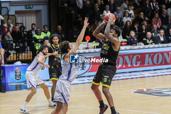 2024-10-06 - Trevor Lacey (Vanoli Cremona) - VANOLI BASKET CREMONA VS UNAHOTELS REGGIO EMILIA - ITALIAN SERIE A - BASKETBALL