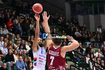 2024-10-05 - Actions of the game and players' images during the match between Nutribullet Treviso and Trapani Shark match at Palaverde - October 5, 2024, during the ITALIAN SERIE A Championship 2024/2025 - NUTRIBULLET TREVISO BASKET VS TRAPANI SHARK - ITALIAN SERIE A - BASKETBALL