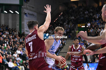 2024-10-05 - Actions of the game and players' images during the match between Nutribullet Treviso and Trapani Shark match at Palaverde - October 5, 2024, during the ITALIAN SERIE A Championship 2024/2025 - NUTRIBULLET TREVISO BASKET VS TRAPANI SHARK - ITALIAN SERIE A - BASKETBALL