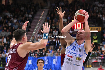 2024-10-05 - Actions of the game and players' images during the match between Nutribullet Treviso and Trapani Shark match at Palaverde - October 5, 2024, during the ITALIAN SERIE A Championship 2024/2025 - NUTRIBULLET TREVISO BASKET VS TRAPANI SHARK - ITALIAN SERIE A - BASKETBALL