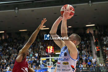 2024-10-05 - Actions of the game and players' images during the match between Nutribullet Treviso and Trapani Shark match at Palaverde - October 5, 2024, during the ITALIAN SERIE A Championship 2024/2025 - NUTRIBULLET TREVISO BASKET VS TRAPANI SHARK - ITALIAN SERIE A - BASKETBALL