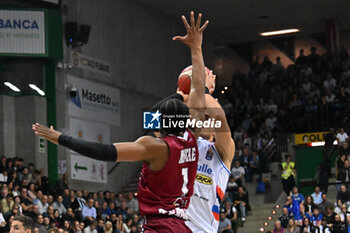 2024-10-05 - Actions of the game and players' images during the match between Nutribullet Treviso and Trapani Shark match at Palaverde - October 5, 2024, during the ITALIAN SERIE A Championship 2024/2025 - NUTRIBULLET TREVISO BASKET VS TRAPANI SHARK - ITALIAN SERIE A - BASKETBALL