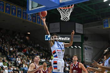 2024-10-05 - Actions of the game and players' images during the match between Nutribullet Treviso and Trapani Shark match at Palaverde - October 5, 2024, during the ITALIAN SERIE A Championship 2024/2025 - NUTRIBULLET TREVISO BASKET VS TRAPANI SHARK - ITALIAN SERIE A - BASKETBALL