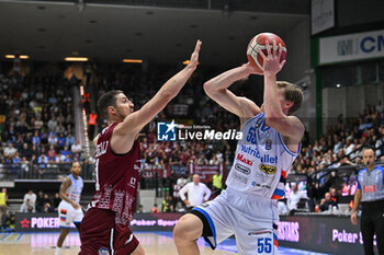 2024-10-05 - Actions of the game and players' images during the match between Nutribullet Treviso and Trapani Shark match at Palaverde - October 5, 2024, during the ITALIAN SERIE A Championship 2024/2025 - NUTRIBULLET TREVISO BASKET VS TRAPANI SHARK - ITALIAN SERIE A - BASKETBALL