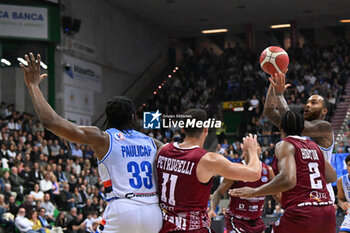 2024-10-05 - Actions of the game and players' images during the match between Nutribullet Treviso and Trapani Shark match at Palaverde - October 5, 2024, during the ITALIAN SERIE A Championship 2024/2025 - NUTRIBULLET TREVISO BASKET VS TRAPANI SHARK - ITALIAN SERIE A - BASKETBALL