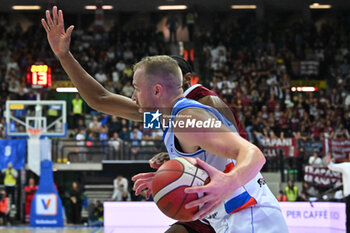 2024-10-05 - Actions of the game and players' images during the match between Nutribullet Treviso and Trapani Shark match at Palaverde - October 5, 2024, during the ITALIAN SERIE A Championship 2024/2025 - NUTRIBULLET TREVISO BASKET VS TRAPANI SHARK - ITALIAN SERIE A - BASKETBALL