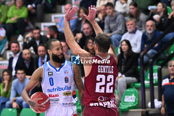 2024-10-05 - Actions of the game and players' images during the match between Nutribullet Treviso and Trapani Shark match at Palaverde - October 5, 2024, during the ITALIAN SERIE A Championship 2024/2025 - NUTRIBULLET TREVISO BASKET VS TRAPANI SHARK - ITALIAN SERIE A - BASKETBALL