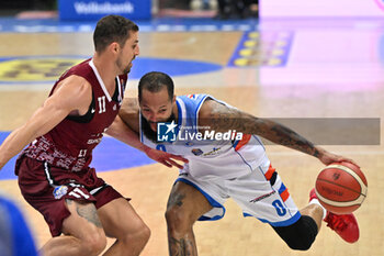 2024-10-05 - Actions of the game and players' images during the match between Nutribullet Treviso and Trapani Shark match at Palaverde - October 5, 2024, during the ITALIAN SERIE A Championship 2024/2025 - NUTRIBULLET TREVISO BASKET VS TRAPANI SHARK - ITALIAN SERIE A - BASKETBALL