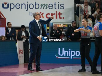 2024-10-06 - Head Coach Walter De Raffaele Bertram Derthona Tortona during the LBA Italy Championship match between Openjobmetis Varese vs Bertram Derthona Tortona , in Varese, Italy, on October 5, 2024 - OPENJOBMETIS VARESE VS BERTRAM DERTHONA TORTONA - ITALIAN SERIE A - BASKETBALL