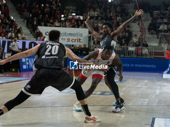 2024-10-06 - 01 Jordan Harris Openjobmetis Varese during the LBA Italy Championship match between Openjobmetis Varese vs Bertram Derthona Tortona , in Varese, Italy, on October 5, 2024 - OPENJOBMETIS VARESE VS BERTRAM DERTHONA TORTONA - ITALIAN SERIE A - BASKETBALL