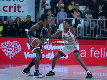 2024-10-06 - 01 Christian Vital Bertram Derthona Tortona and 50 Jaylen Hands Openjobmetis Varese during the LBA Italy Championship match between Openjobmetis Varese vs Bertram Derthona Tortona , in Varese, Italy, on October 5, 2024 - OPENJOBMETIS VARESE VS BERTRAM DERTHONA TORTONA - ITALIAN SERIE A - BASKETBALL