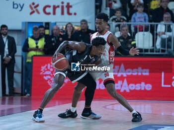 2024-10-06 - 01 Christian Vital Bertram Derthona Tortona and 50 Jaylen Hands Openjobmetis Varese during the LBA Italy Championship match between Openjobmetis Varese vs Bertram Derthona Tortona , in Varese, Italy, on October 5, 2024 - OPENJOBMETIS VARESE VS BERTRAM DERTHONA TORTONA - ITALIAN SERIE A - BASKETBALL