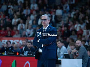 2024-10-06 - Head Coach Walter De Raffaele Bertram Derthona Tortona during the LBA Italy Championship match between Openjobmetis Varese vs Bertram Derthona Tortona , in Varese, Italy, on October 5, 2024 - OPENJOBMETIS VARESE VS BERTRAM DERTHONA TORTONA - ITALIAN SERIE A - BASKETBALL