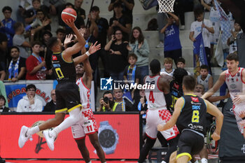 2024-10-13 - Phil Booth (Vanoli Cremona) - VANOLI BASKET CREMONA VS ESTRA PISTOIA - ITALIAN SERIE A - BASKETBALL