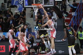 2024-10-13 - Paul Eboua (Vanoli Cremona) - VANOLI BASKET CREMONA VS ESTRA PISTOIA - ITALIAN SERIE A - BASKETBALL