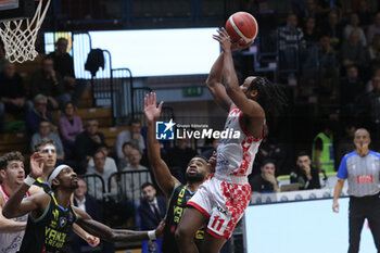 2024-10-13 - Michael Forrest (Estra Pistoia) - VANOLI BASKET CREMONA VS ESTRA PISTOIA - ITALIAN SERIE A - BASKETBALL