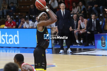 2024-10-13 - Tariq Owens (Vanoli Cremona) - VANOLI BASKET CREMONA VS ESTRA PISTOIA - ITALIAN SERIE A - BASKETBALL