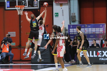 2024-10-13 - Karlis Silins (Estra Pistoia) - VANOLI BASKET CREMONA VS ESTRA PISTOIA - ITALIAN SERIE A - BASKETBALL