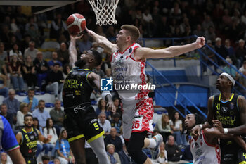 2024-10-13 - Corey Davis (Vanoli Cremona) - VANOLI BASKET CREMONA VS ESTRA PISTOIA - ITALIAN SERIE A - BASKETBALL